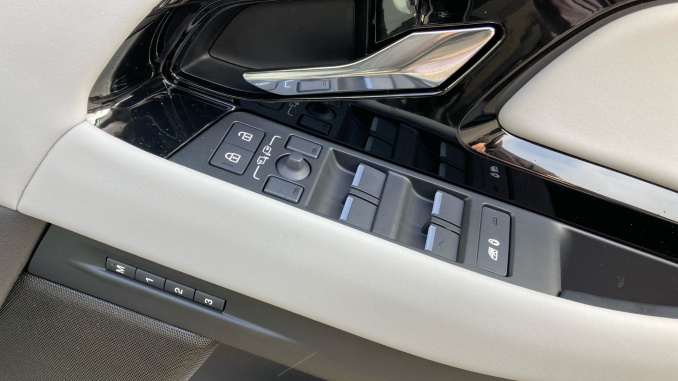 Land Rover Range Rover Evoque 1.5 P270e Edition 5dr Auto Hatchback - Image 22